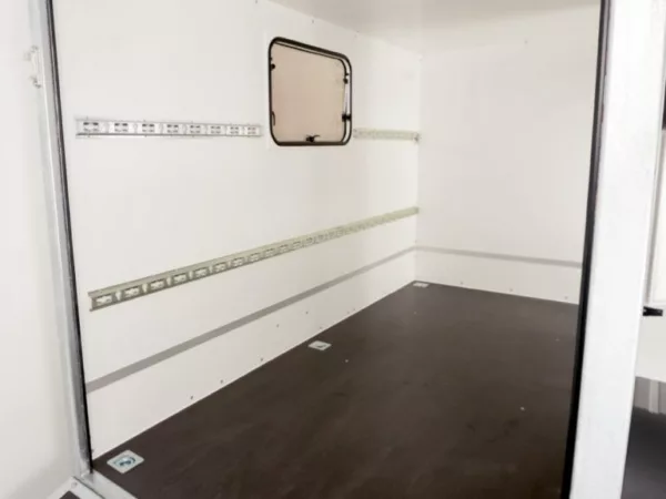 Kofferanhänger BK  Höhe:180 1,3t|Rampe|Tür|2 Fenster – Bild 9