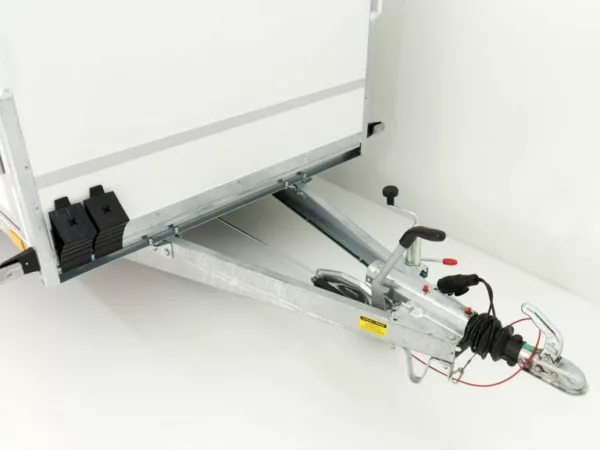 Kofferanhänger BK  Höhe:180 1,3t|Rampe|Tür|2 Fenster – Bild 7