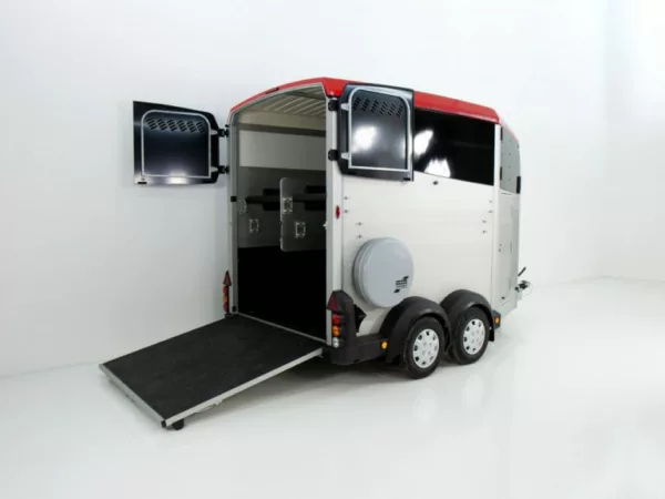 Ifor Williams Pferdeanhänger HBX 511|Sattelkammer|neues Modell|rot – Bild 4