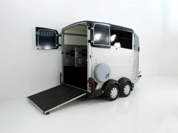 Ifor Williams Pferdeanhänger HBX 511|Sattelkammer|neues Modell|schwarz – Bild 2