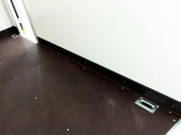 Vezeko Kofferanhänger VK Sandwich Black 2,7t|Rampe|Tür|Schräge – Bild 9