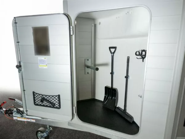 Humbaur Pferdeanhänger Single Alu 1600|Sattelkammer – Bild 6