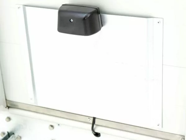 Blomert Pferdeanhänger ISI Blitz Alu|Sattelkammer|schwarz – Bild 14