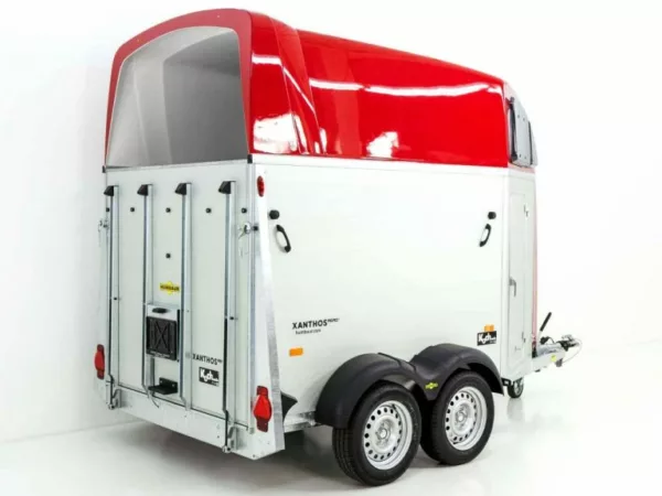Humbaur Pferdeanhänger XANTHOS AERO 2400|rot|Sattelkammer – Bild 2