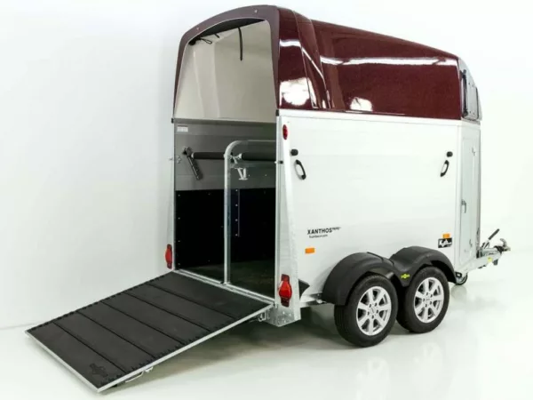 Humbaur Pferdeanhänger XANTHOS AERO 2400|purple red|Alufelgen – Bild 3