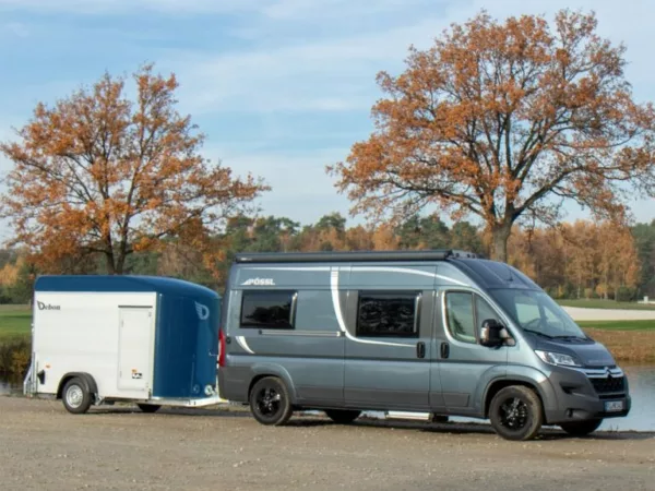 Debon Kofferanhänger Cargo  H:190cm 1,3t|Alu, Polybug|Tür|blau – Bild 3