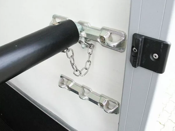 Ifor Williams Pferdeanhänger HB506|Sattelkammer|schwarz – Bild 8