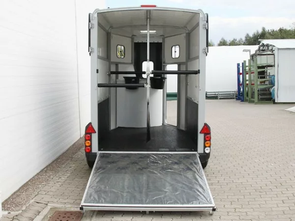 Ifor Williams Pferdeanhänger HB506|Sattelkammer|schwarz – Bild 4