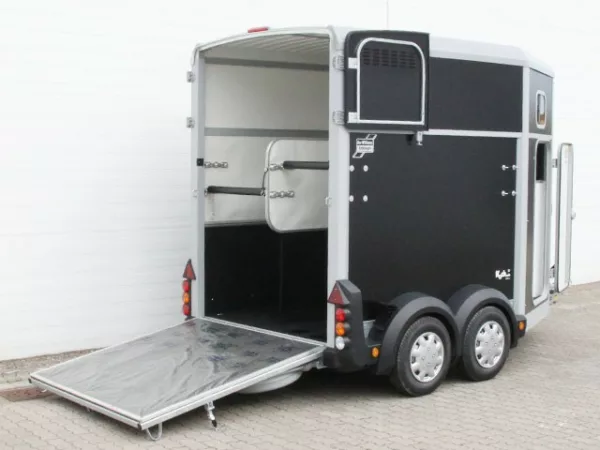 Ifor Williams Pferdeanhänger HB506|Sattelkammer|schwarz – Bild 5