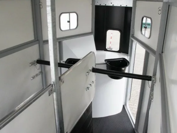 Ifor Williams Pferdeanhänger HB506|Sattelkammer|schwarz – Bild 10